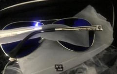 Splinter Nieuwe 2x Mercedes brillen Nieuw in seal doosje       